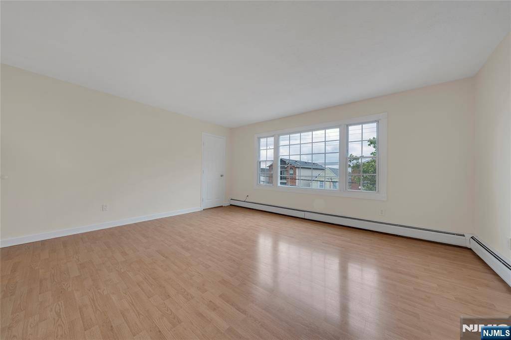 Jersey City, NJ 07307,526 A Liberty AVE
