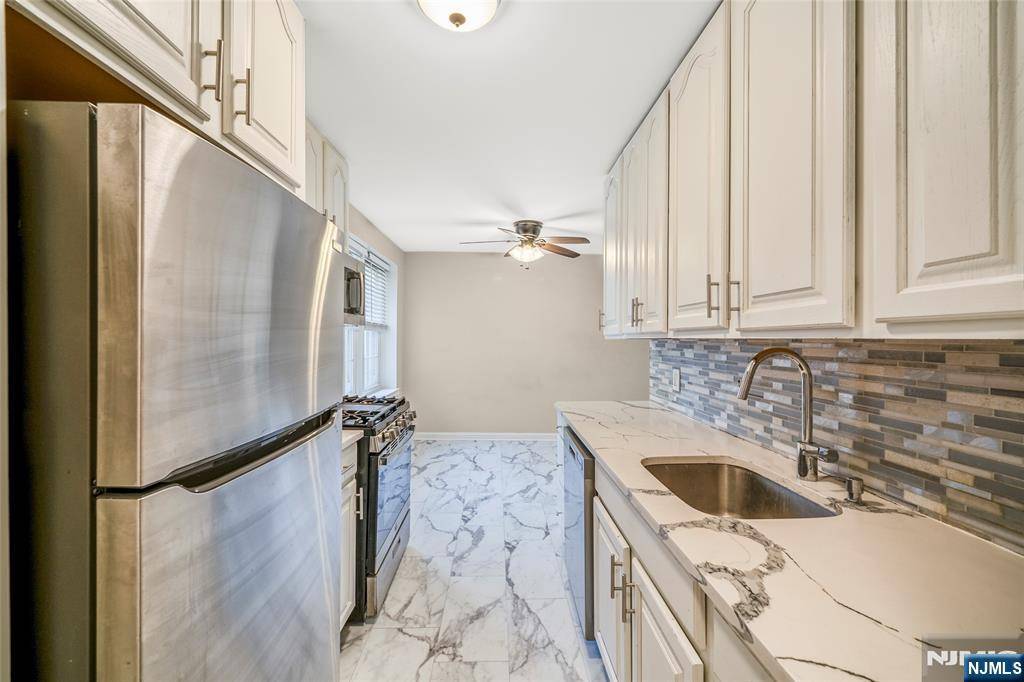 Rutherford, NJ 07070,126 Hackett PL #B201