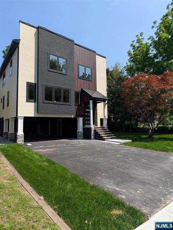 Rutherford, NJ 07070,429 Riverside AVE