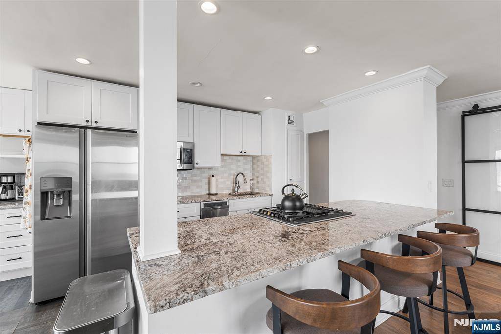 West New York, NJ 07093,6040 Boulevard East #18c