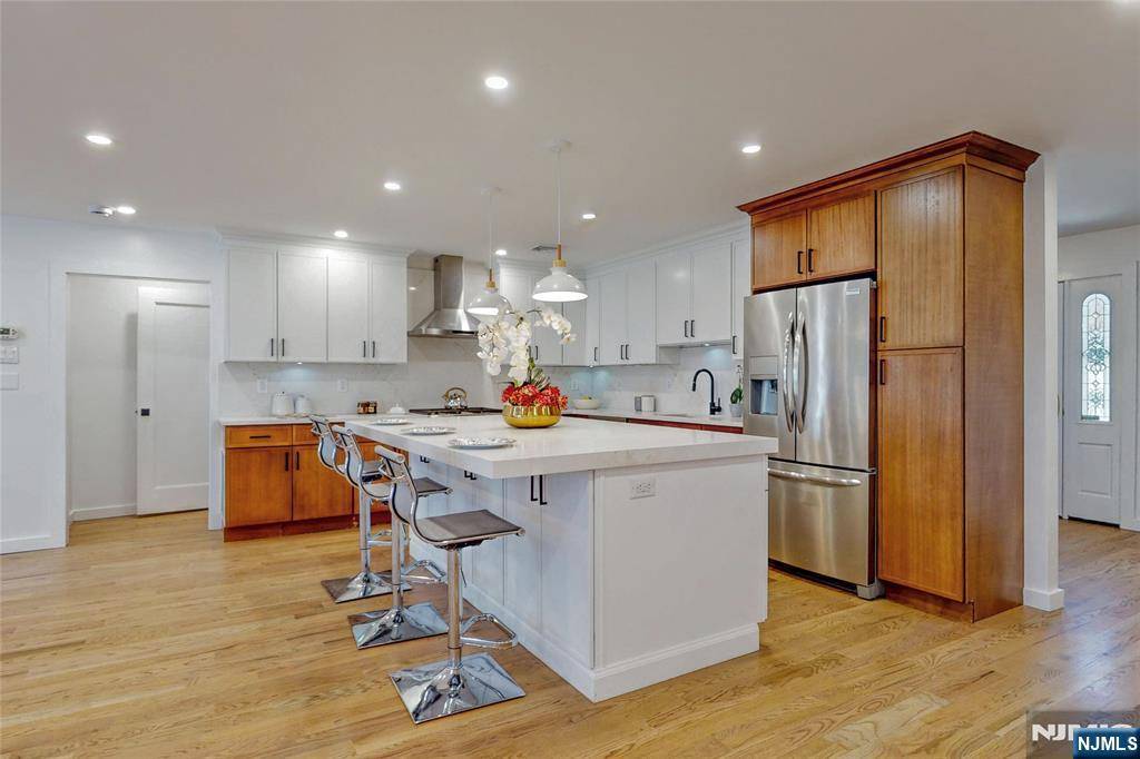 Waldwick, NJ 07463,5 Astor PL