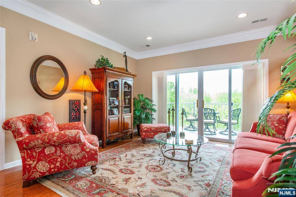 Wanaque, NJ 07465,10315 Warrens WAY
