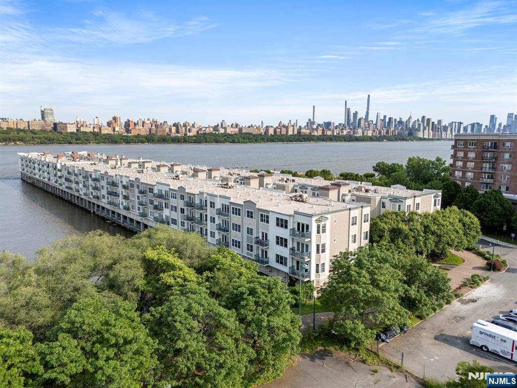 Edgewater, NJ 07020,108 The Promenade #108