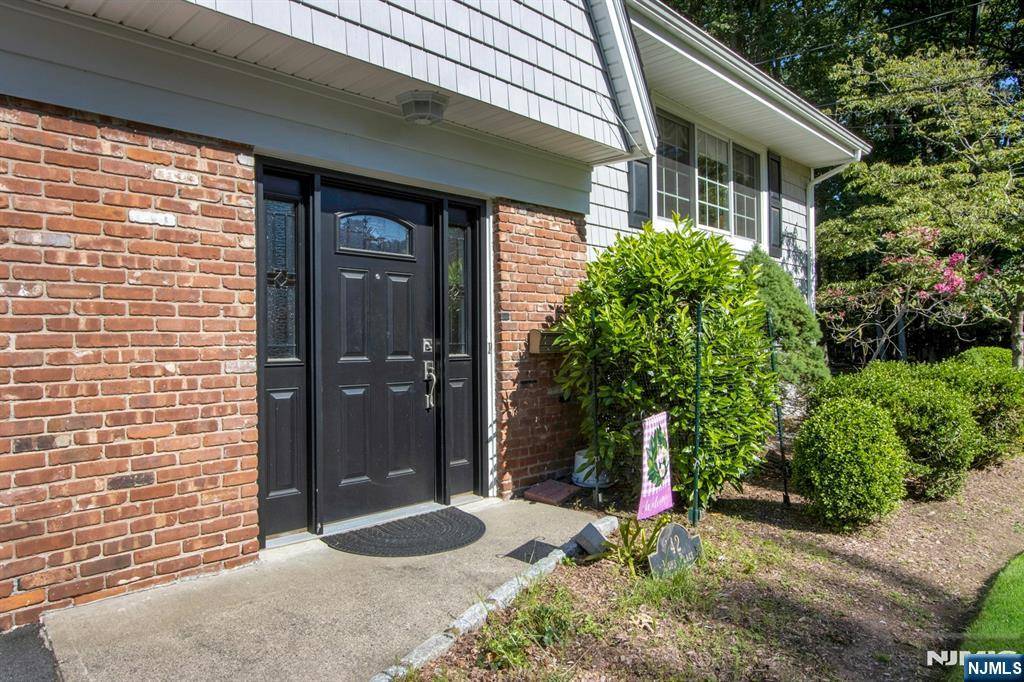 Harrington Park, NJ 07640,42 Lohs PL
