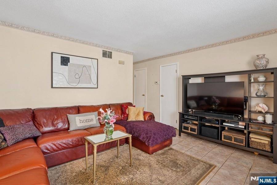 Orange, NJ 07050,281 Reynolds TER #19