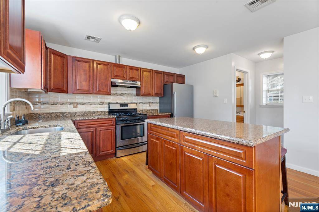 Newark, NJ 07104,35 Clark ST #A