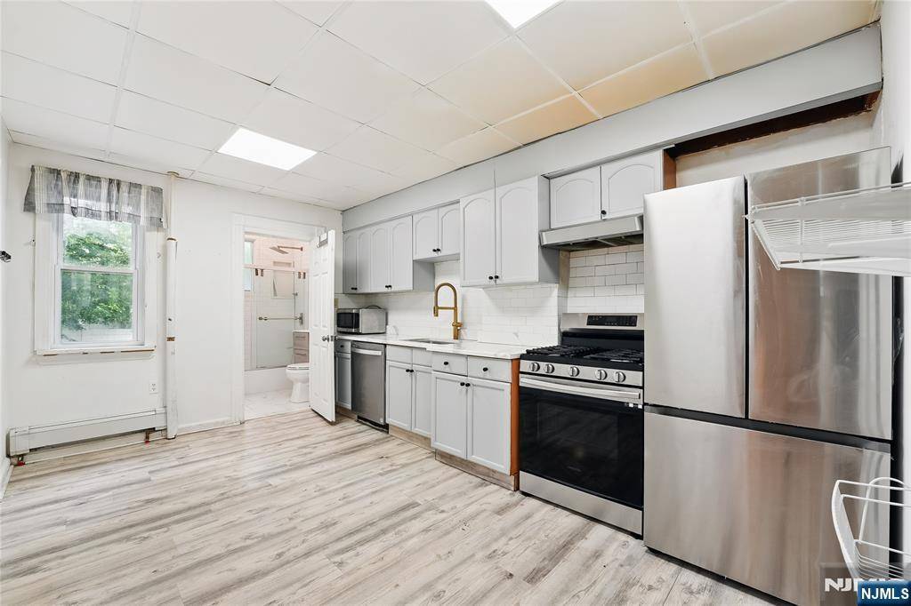 Bayonne, NJ 07002,26 W 51st ST