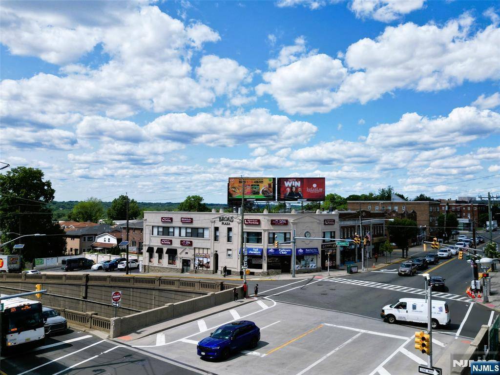 Palisades Park, NJ 07650,1 W Columbia AVE