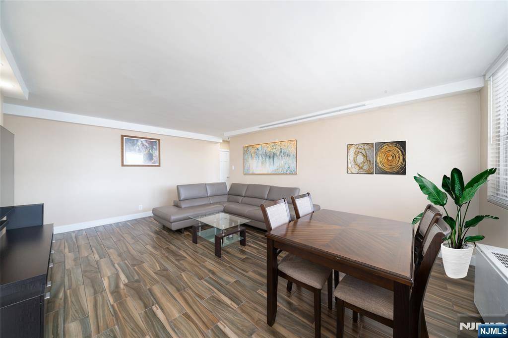 West New York, NJ 07093,6040 Boulevard East #12D