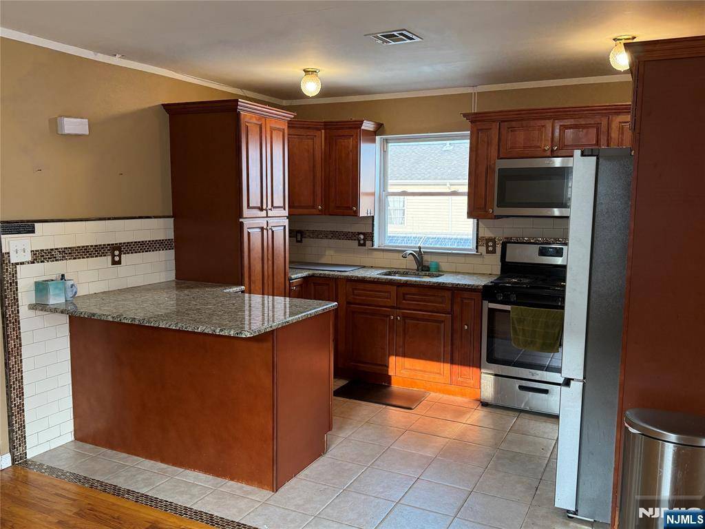 Elizabeth, NJ 07201,1027 Augusta ST #2nd Fl