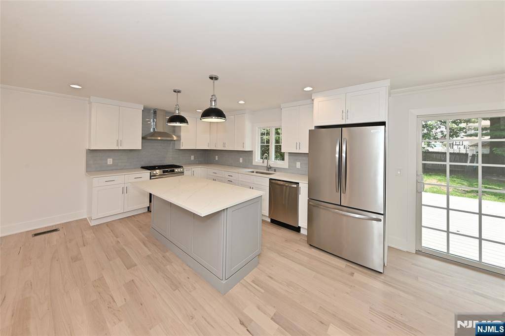 Dumont, NJ 07628,29 Dixon AVE