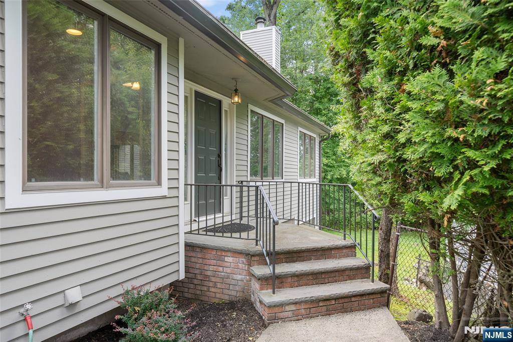 Old Tappan, NJ 07675,81 Lakeview DR