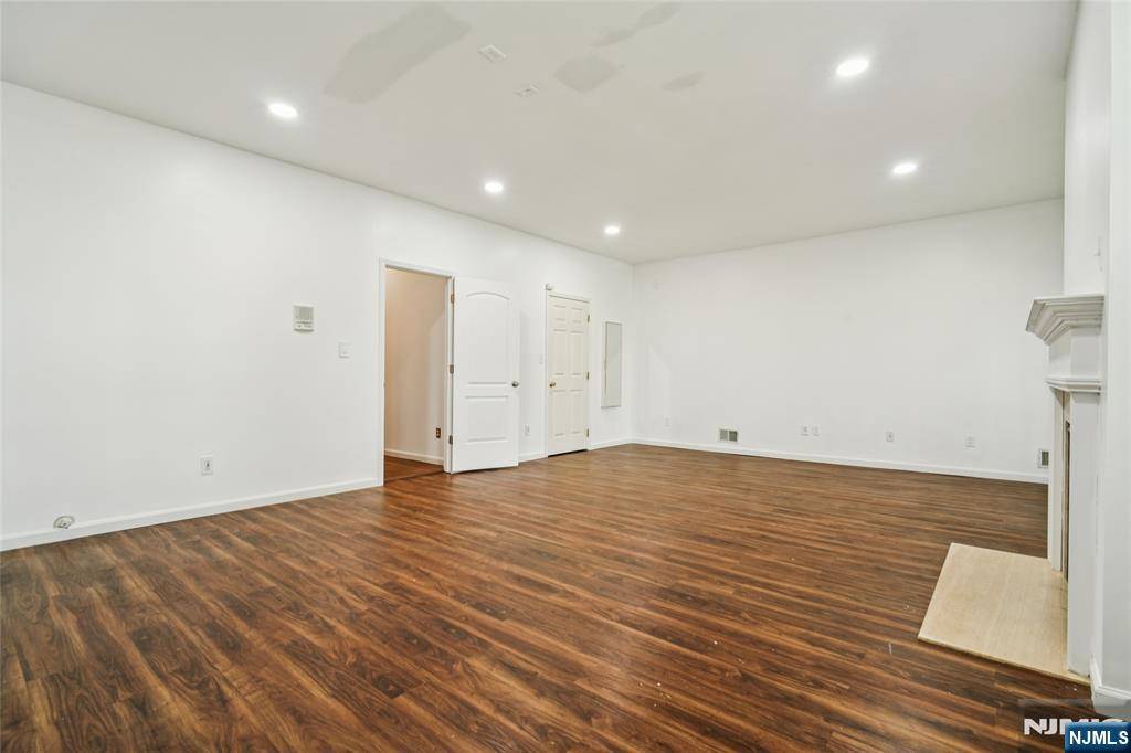 Nutley, NJ 07110,315 Winthrop DR #3082