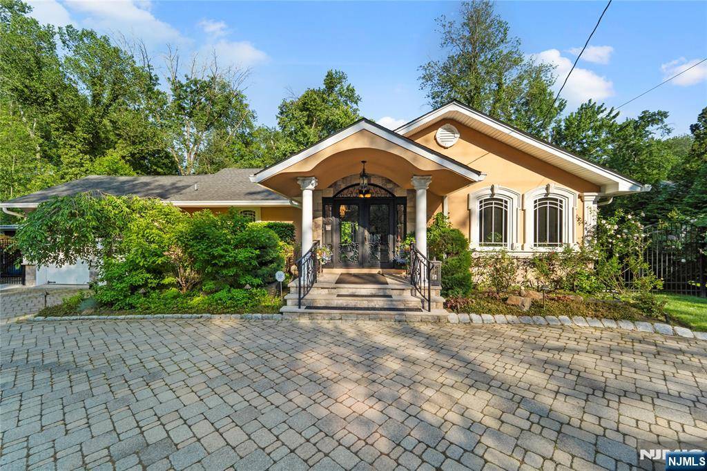 Hillsdale, NJ 07642,198 Pascack RD