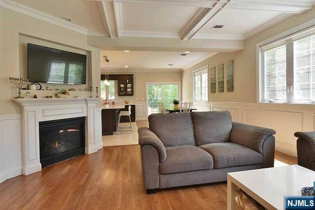 Tenafly, NJ 07670,322 Tenafly RD #B