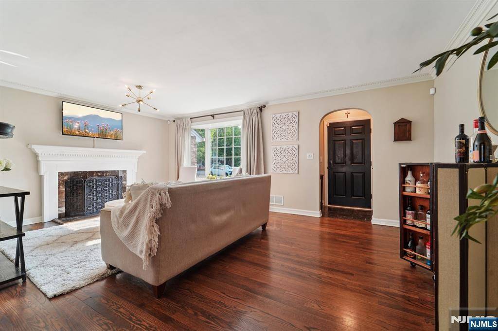 Glen Rock, NJ 07452,111 Thornbury AVE
