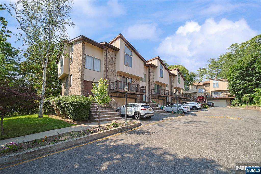 Leonia, NJ 07605,175 Fort Lee RD #3