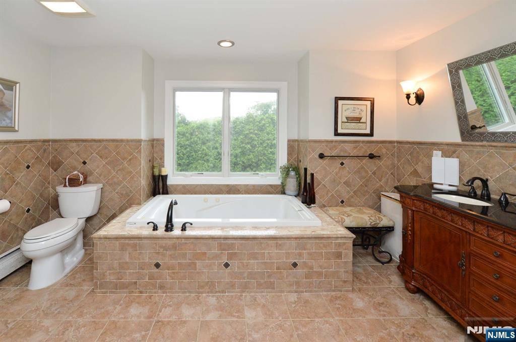 River Edge, NJ 07661,733 7th AVE