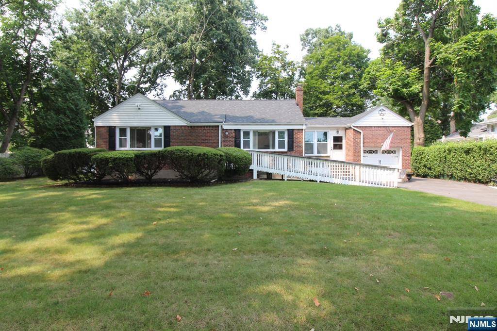 Dumont, NJ 07628,12 Cherokee ST
