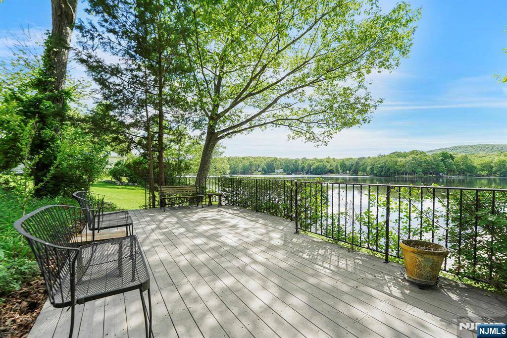 Newton, NJ 07860,40 Shore DR