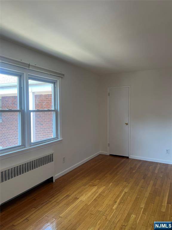 Ridgefield, NJ 07657,715 Broad AVE #5A