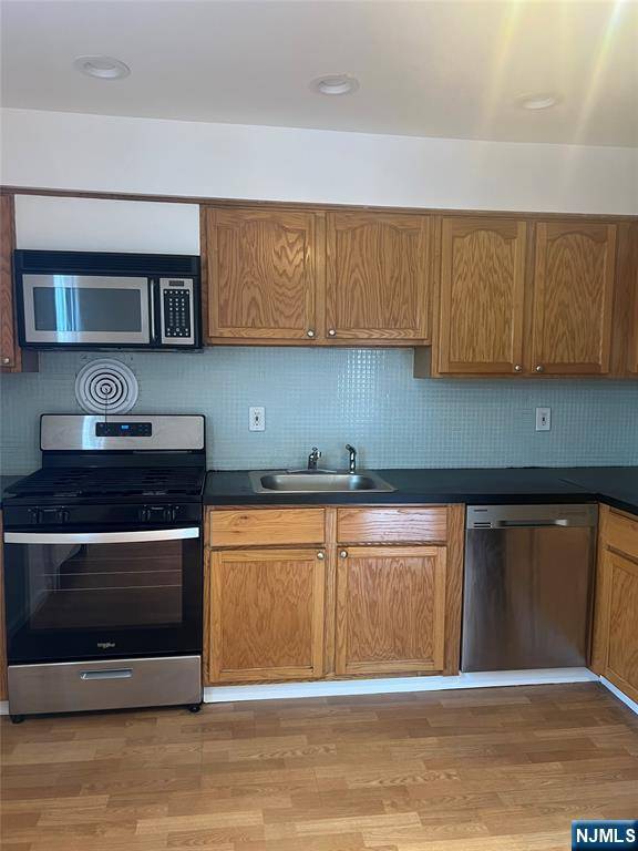 Ridgefield, NJ 07657,715 Broad AVE #5A