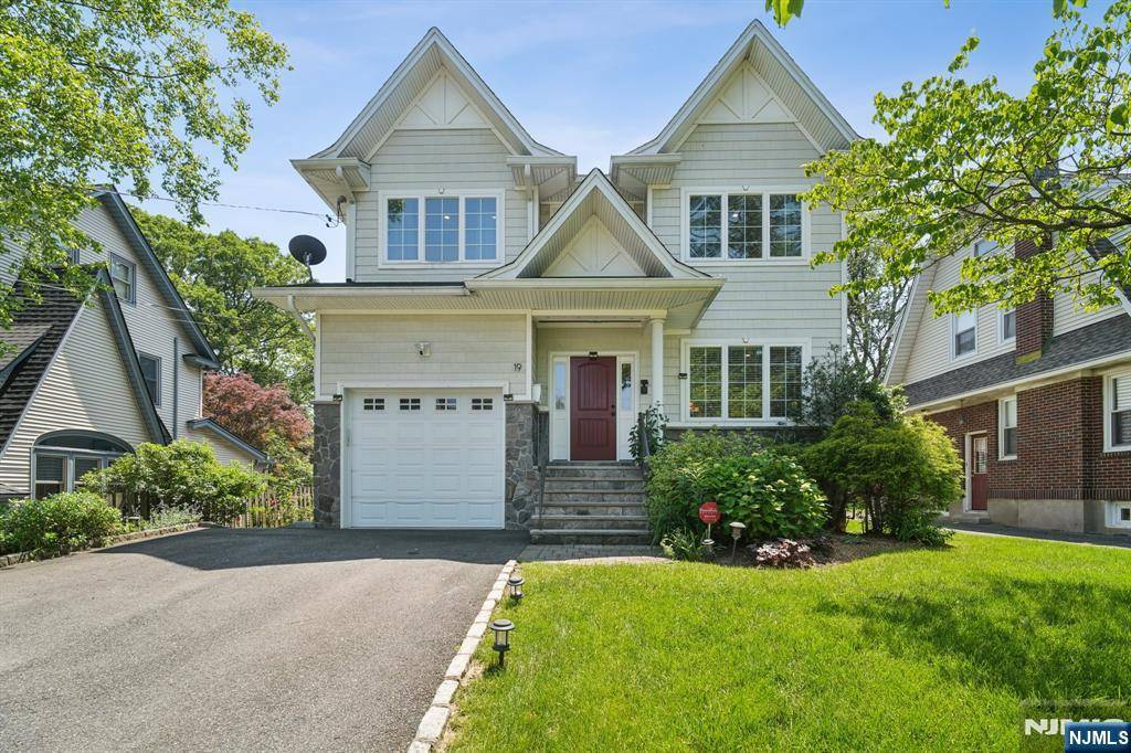 Glen Rock, NJ 07452,19 Grandview AVE