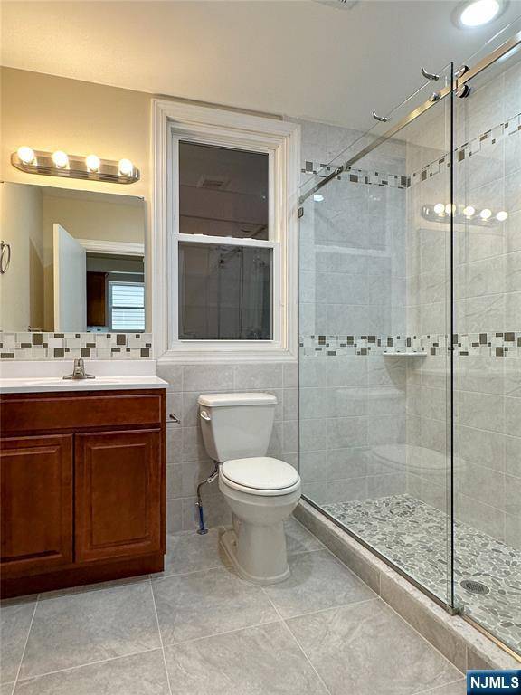 Harrison, NJ 07029,210 Cleveland AVE #1