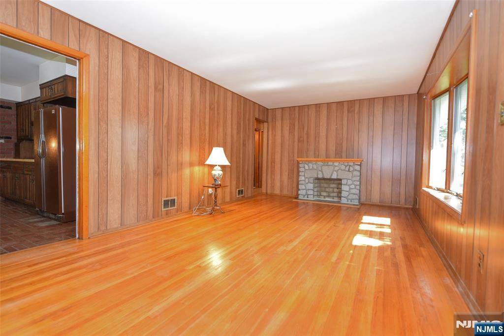 Twp Of Washington, NJ 07676,161 Hickory ST
