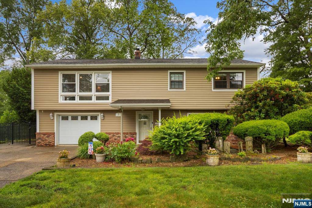 Ringwood, NJ 07456,5 Edgewood CT