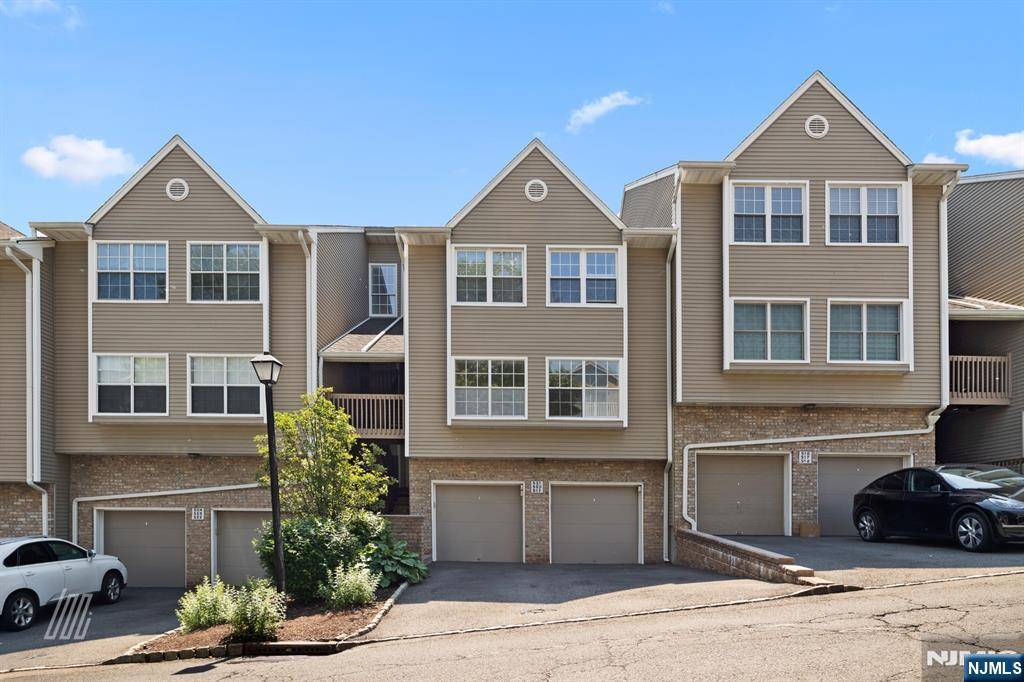 Palisades Park, NJ 07650,519 Windsor DR #204
