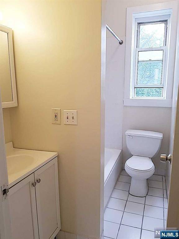 Palisades Park, NJ 07650,30 W Harriet AVE #5C
