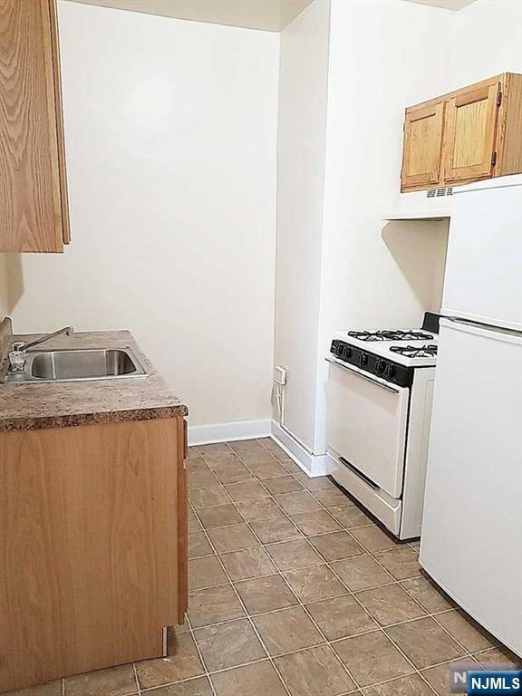 Palisades Park, NJ 07650,30 W Harriet AVE #5C