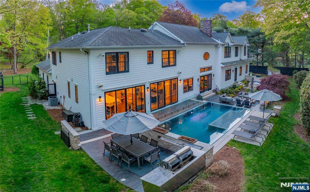 Upper Saddle River, NJ 07458,25 Weiss RD