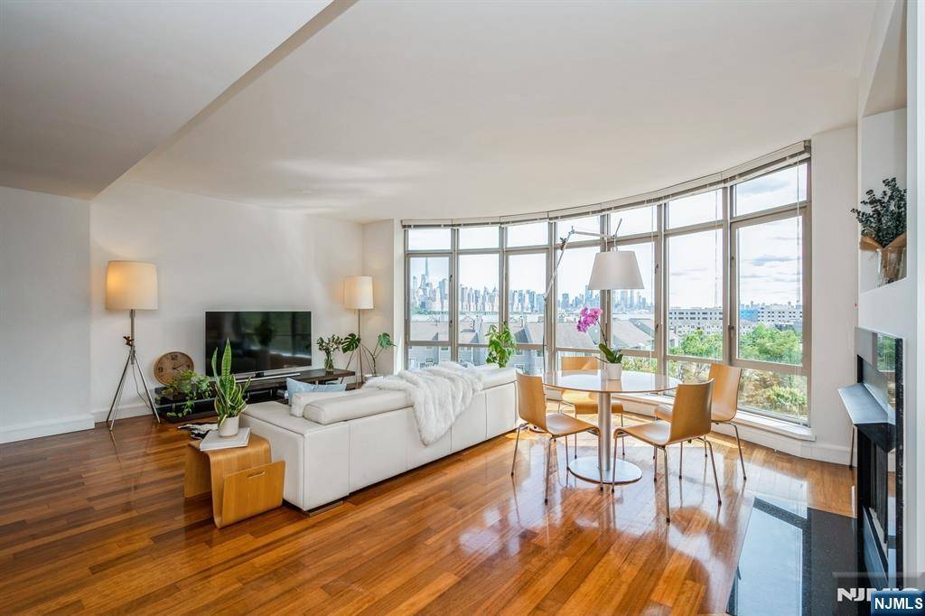 North Bergen, NJ 07047,8100 River RD #612