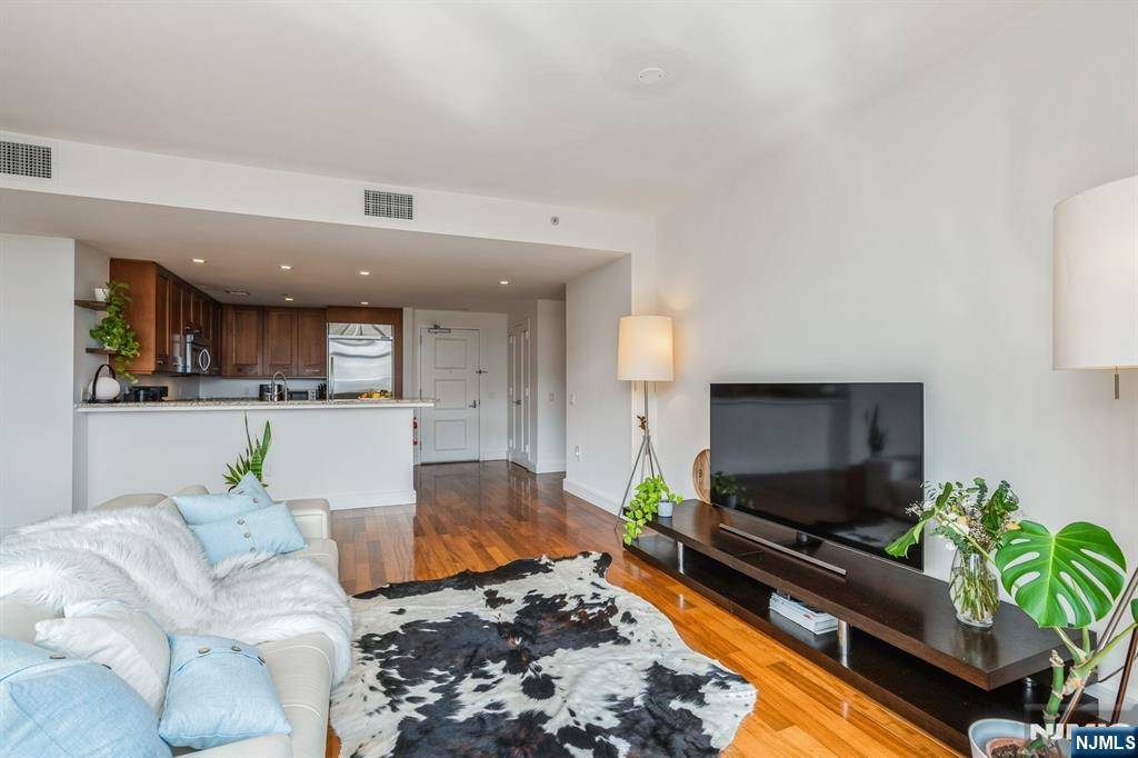 North Bergen, NJ 07047,8100 River RD #612