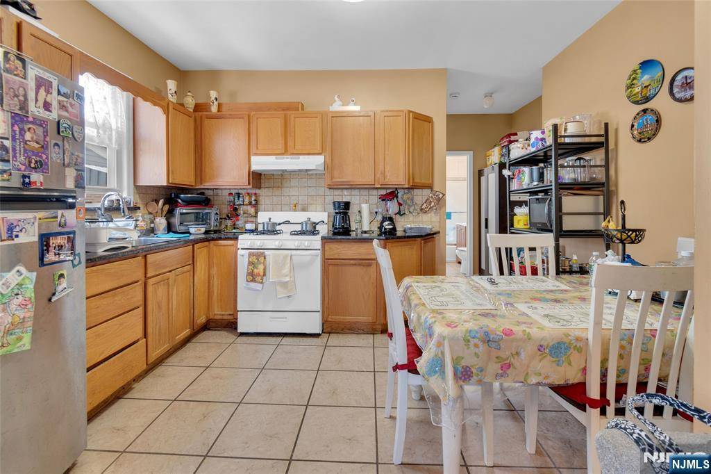 Kearny, NJ 07032,280 Highland AVE