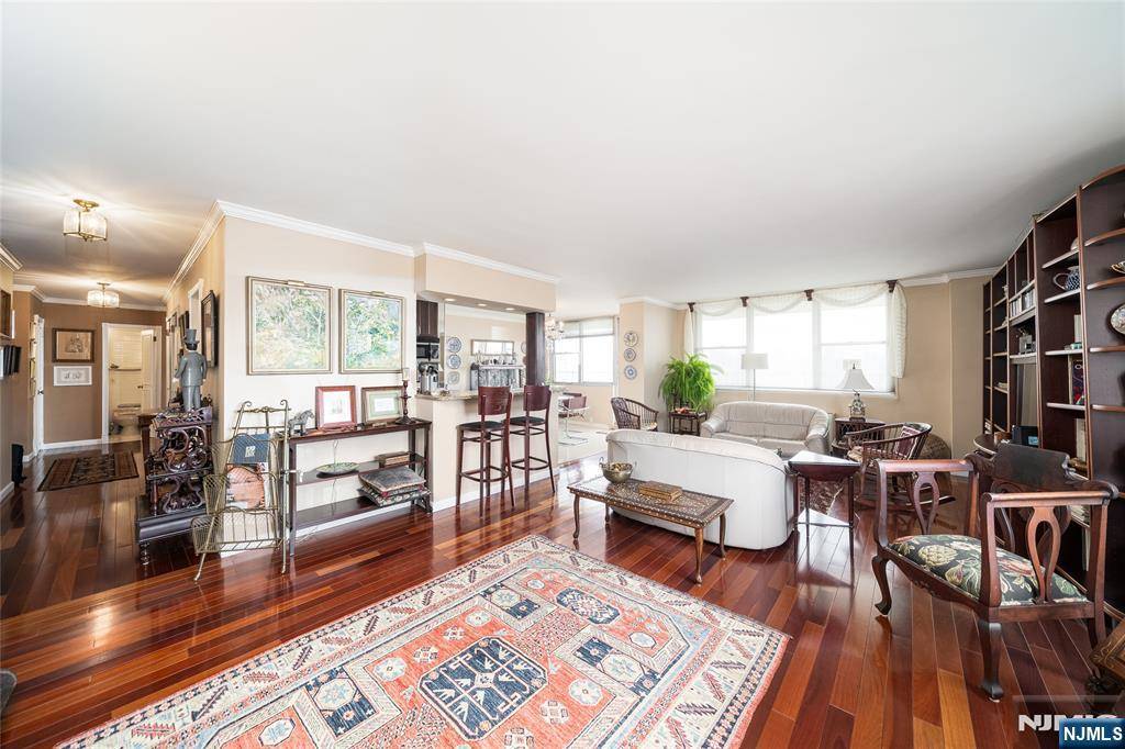 West New York, NJ 07093,6040 Boulevard East #23G