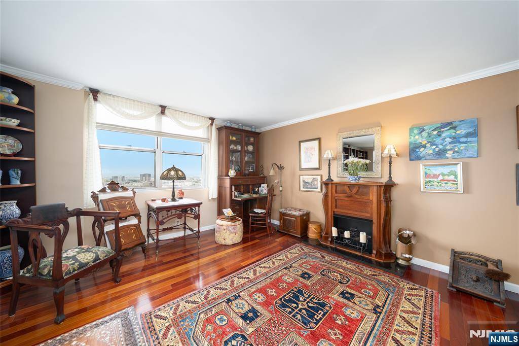 West New York, NJ 07093,6040 Boulevard East #23G