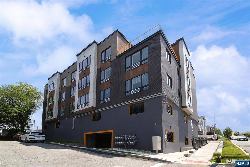 Palisades Park, NJ 07650,401 E Central BLVD #3B