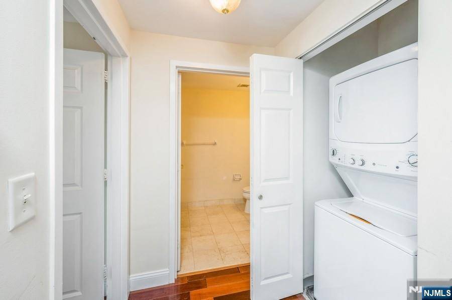 Fort Lee, NJ 07024,100 Old Palisade RD #2216