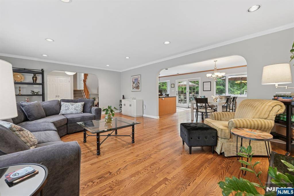 Livingston, NJ 07039,13 Stonewall DR