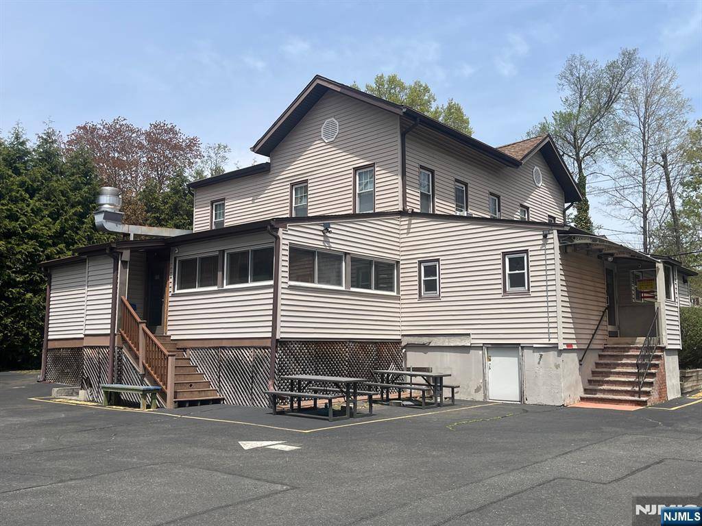 Tappan, NY 10983,205 Oak Tree RD