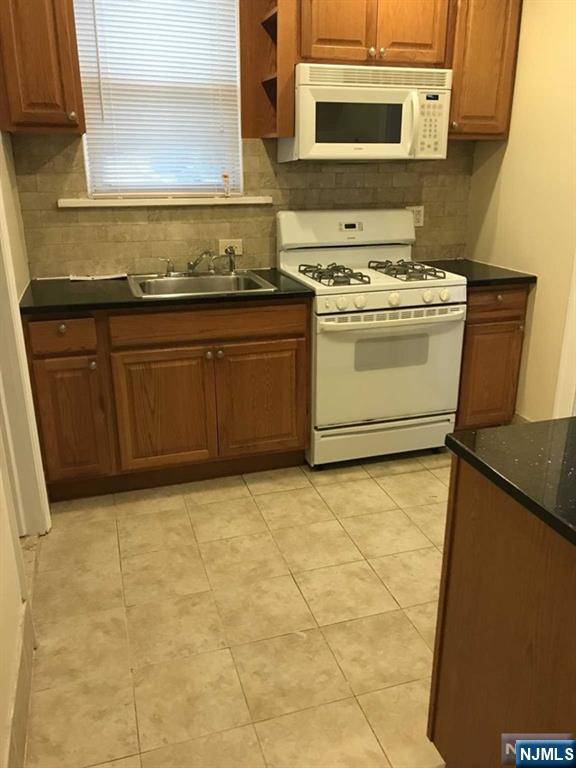 Bergenfield, NJ 07621,126 W Clinton AVE #2