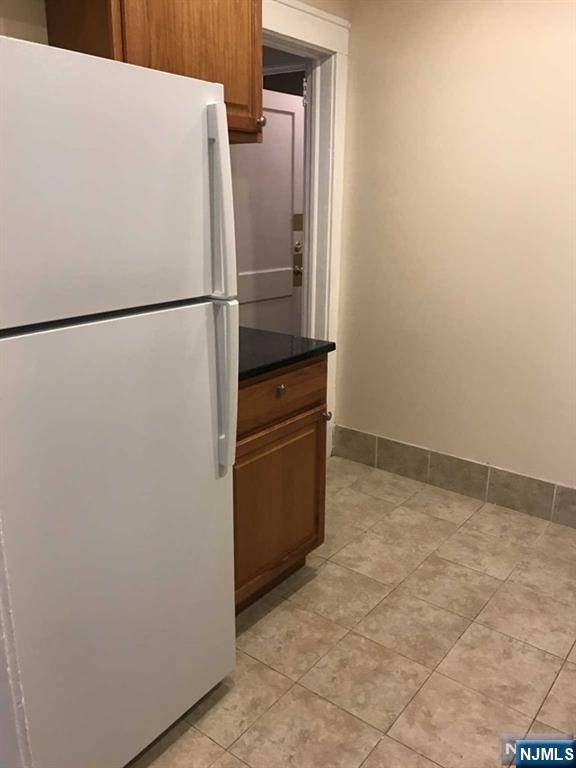 Bergenfield, NJ 07621,126 W Clinton AVE #2