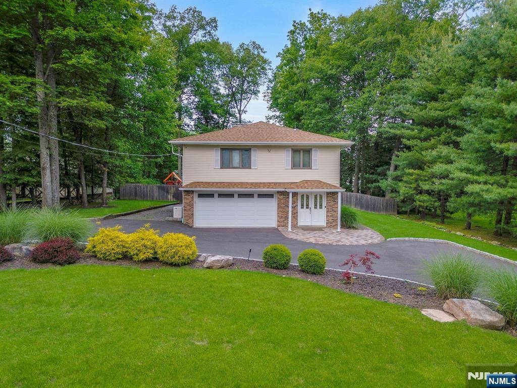 Upper Saddle River, NJ 07458,81 Locust LN