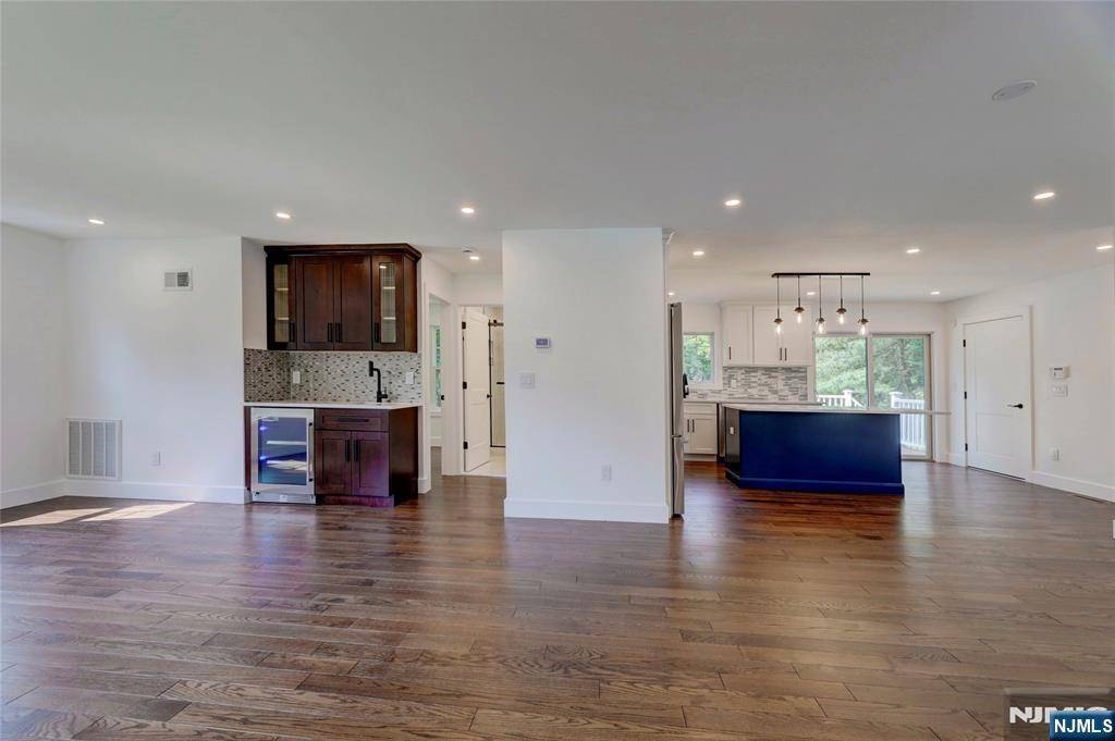 Hillsdale, NJ 07642,15 Stever AVE
