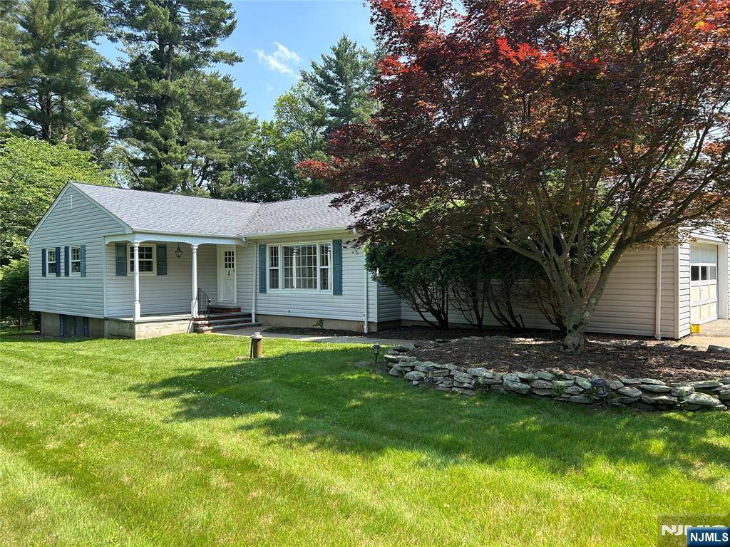 Upper Saddle River, NJ 07458,10 Cherry LN
