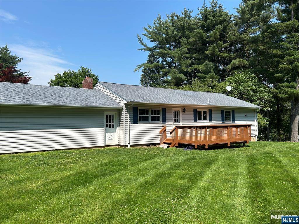 Upper Saddle River, NJ 07458,10 Cherry LN