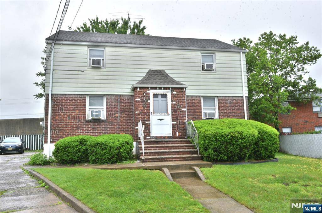 Lodi, NJ 07644,8 Charles CT